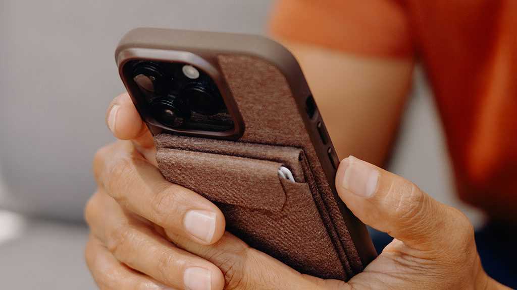 8 Best MagSafe Wallets to Store Cash