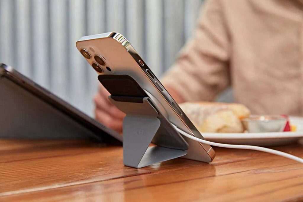 MOFT Snap on Phone Stand Wallet