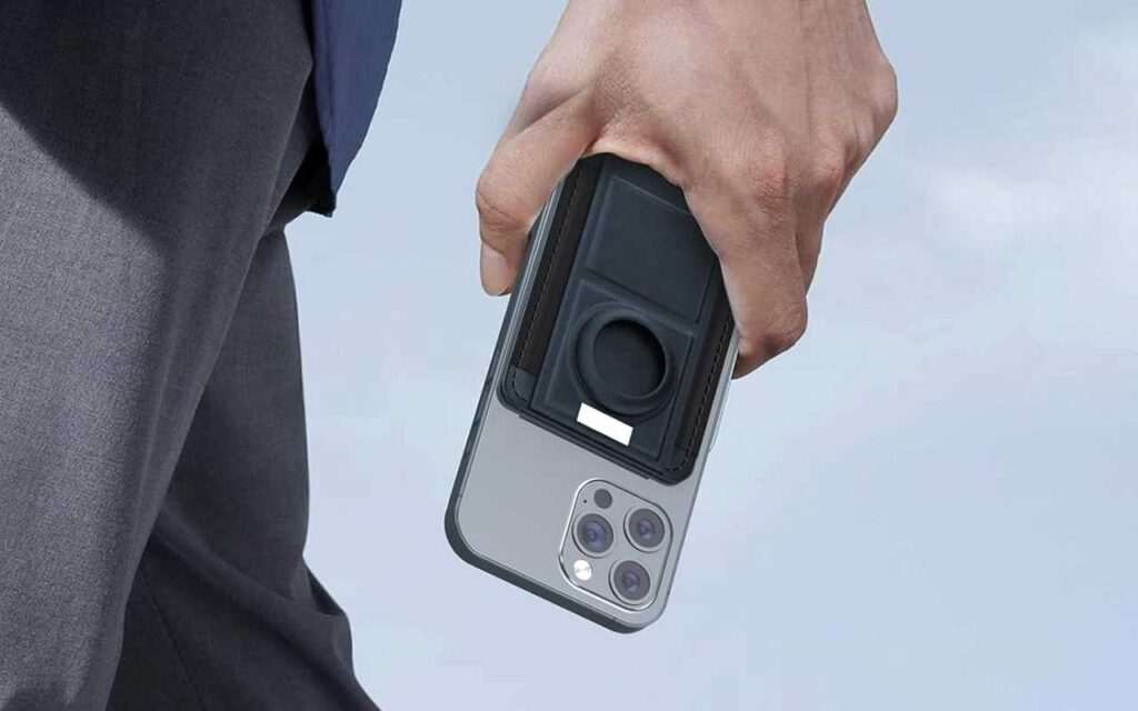 MagSafe wallets with AirTag