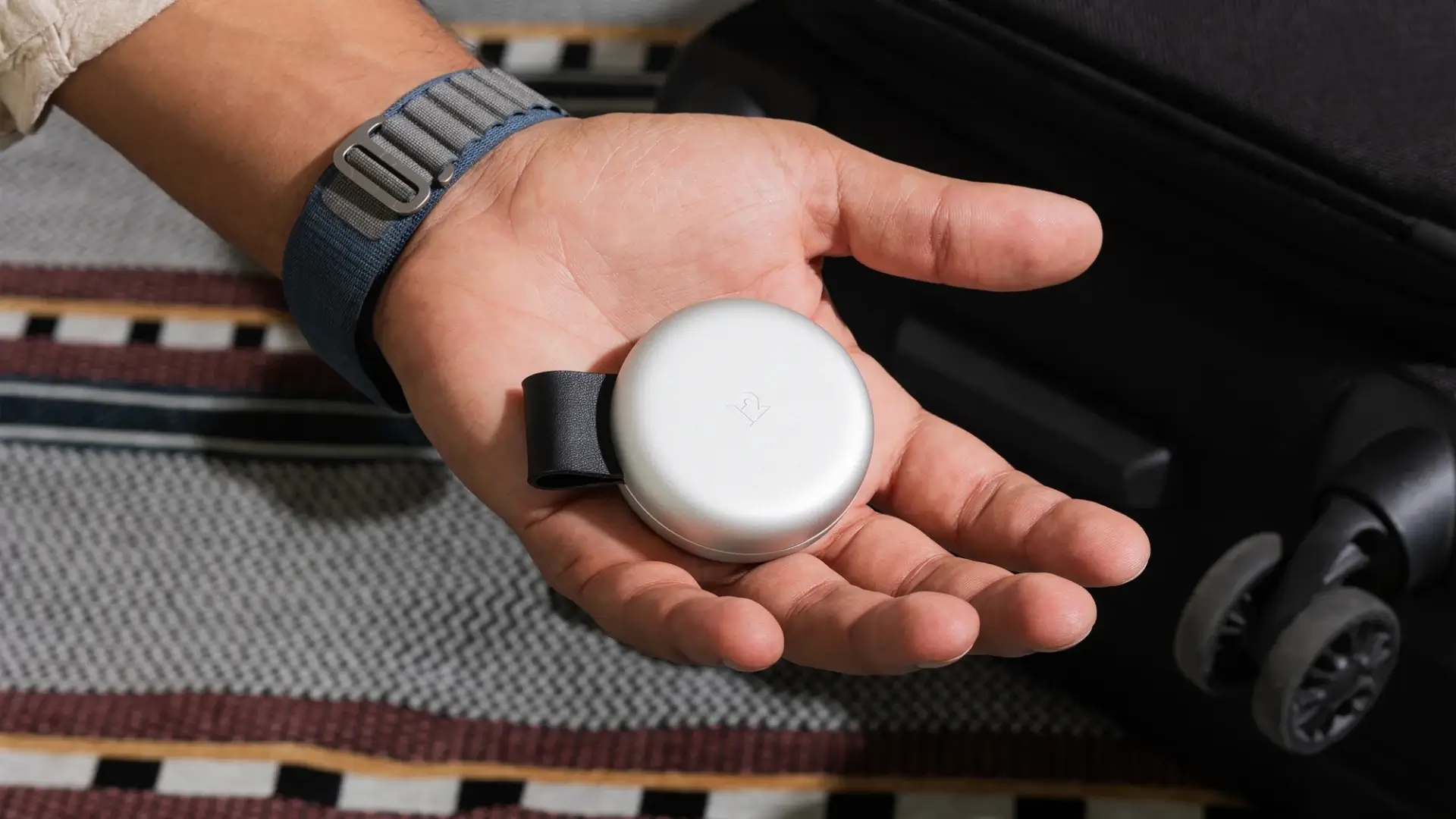 Twelve South ButterFly Twelve South ButterFly is a 2-in-1 MagSafe Charger for iPhone & Apple Watch