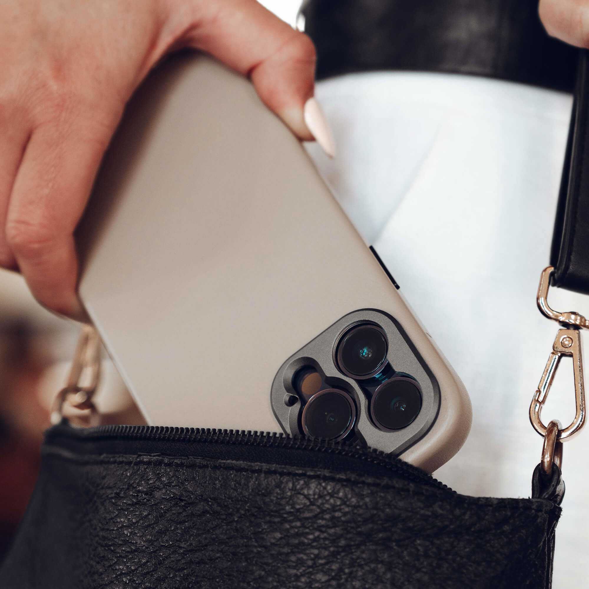 d596 iPhone 14 Pro Pro Leather Case Sand Lifestyle 1 14